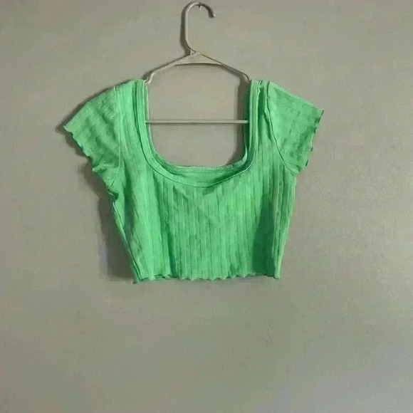 Green aerie top - Picture 1 of 3